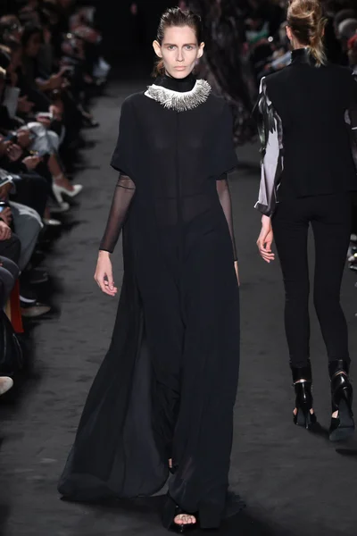 Look 25